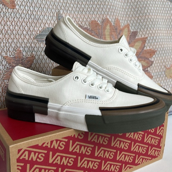 Vans WMNS Authentic Rearrange
Utility Block Blanc De BIack
VN000CSAJVY
Sneakers - Picture 7 of 16